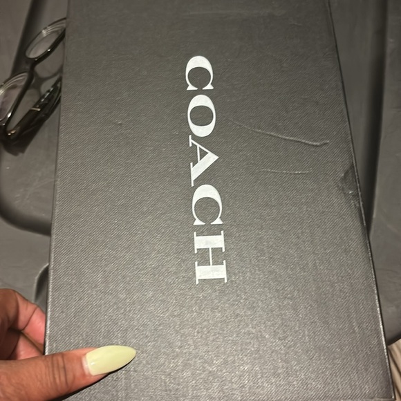 Women’s Coach slides - Picture 2 of 6